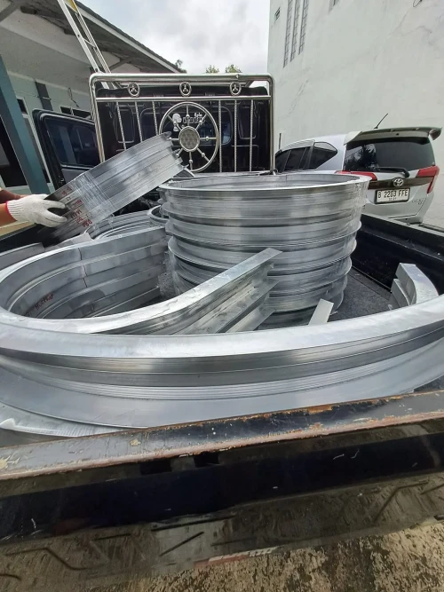 Pabrik Spesialis Aluminium Lengkung: Partner Ideal untuk Proyek Skala Menengah dan Besar